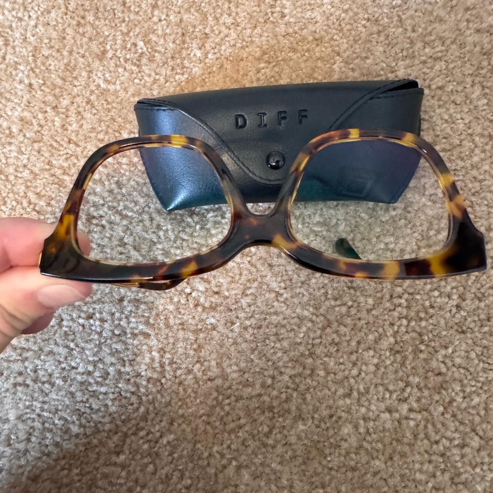 Diff Bellaxs Reading Glasses With Case - image 3